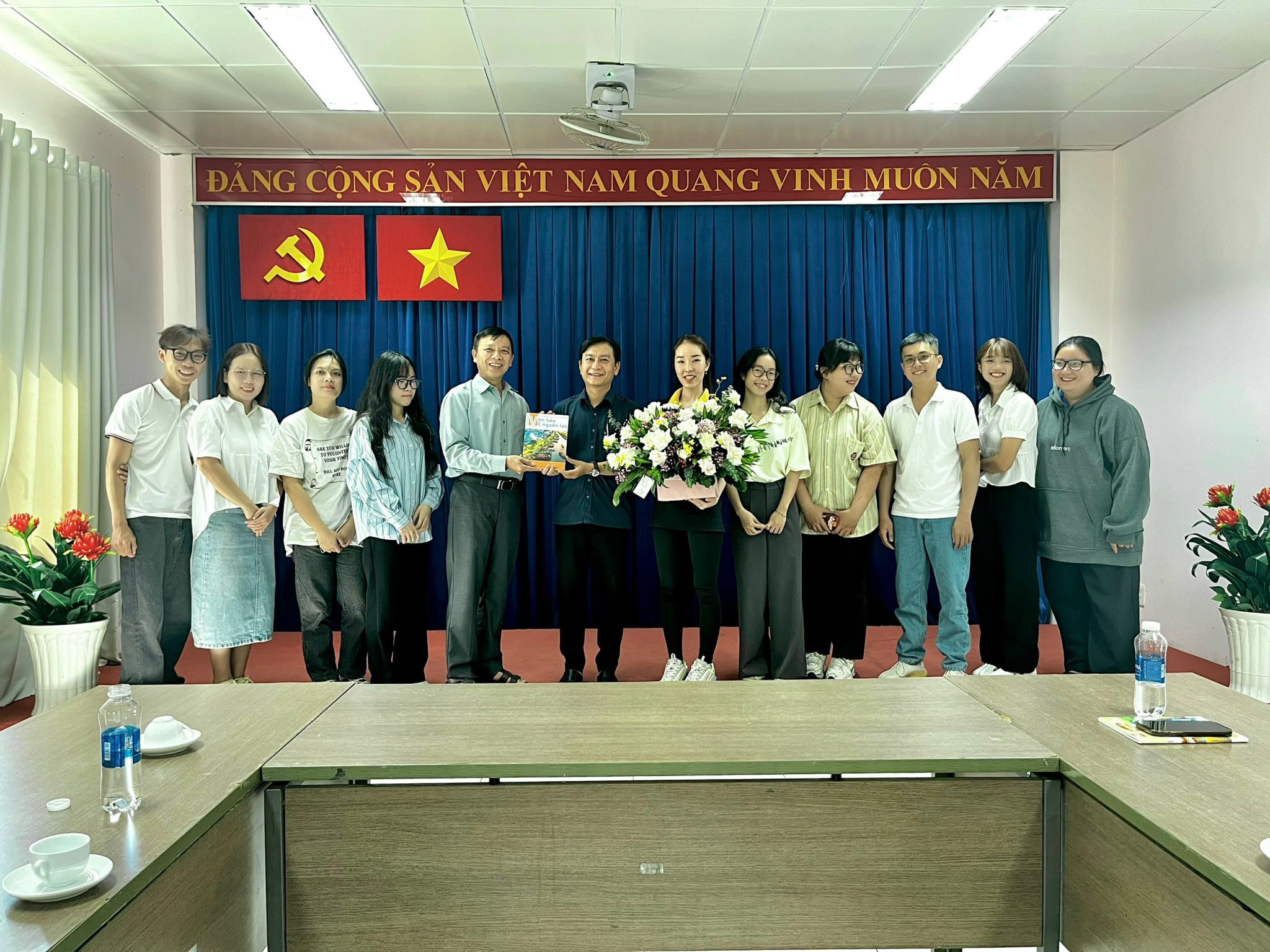 SINH VIÊN TRƯỜNG ĐH VĂN HÓA TP. HỒ CHÍ MINH THAM GIA CHUYỂN ĐỔI SỐ GIỚI THIỆU DI TÍCH LỊCH SỬ, ĐỊA CHỈ ĐỎỞ THÀNH PHỐ THỦ ĐỨC