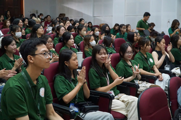 BÀI CẢM NHẬN VỀ TALKSHOW “ LÀM PHIM NGẮN VÀ VIẾT KỊCH BẢN TRUYỀN HÌNH: ỨNG DỤNG CÔNG NGHIỆP VĂN HÓA TRONG SÁNG TẠO ĐIỆN ẢNH” BÀI CẢM NHẬN VỀ TALKSHOW “ LÀM PHIM NGẮN VÀ VIẾT KỊCH BẢN TRUYỀN HÌNH: ỨNG DỤNG CÔNG NGHIỆP VĂN HÓA TRONG SÁNG TẠO ĐIỆN ẢNH”