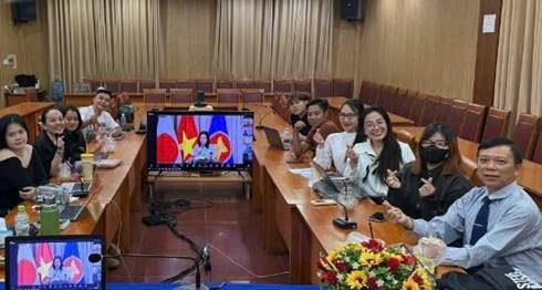 GIỮ LỬA TIẾNG VIỆT NƠI XỨ NGƯỜI – SUY NGẪM TỪ MỘT HỘI THẢO ĐÁNG NHỚ GIỮ LỬA TIẾNG VIỆT NƠI XỨ NGƯỜI – SUY NGẪM TỪ MỘT HỘI THẢO ĐÁNG NHỚ