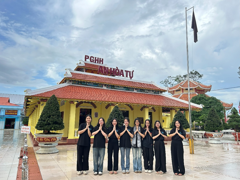 Nét đẹp trong đời sống đạo của tín đồ Phật Giáo Hòa Hảo với những giá trị lao động tại cơ sở Tranh kiếng Thanh Hòa