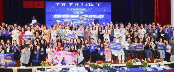 VĂN HÓA, NGHỆ THUẬT TRÊN HÀNH TRÌNH NGHIÊN CỨUCỦA SINH VIÊN